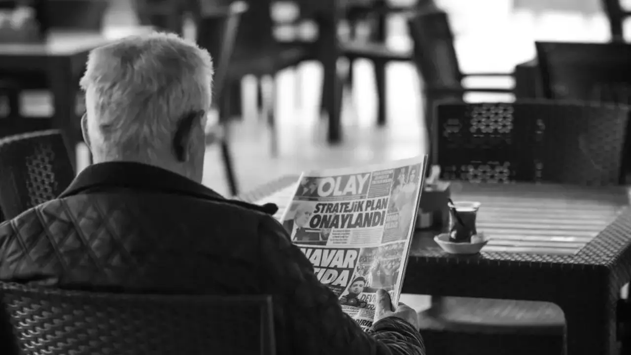 Mahallenin kitap kurdu: Yıllardır aynı kitapçıda (örnek görsel)